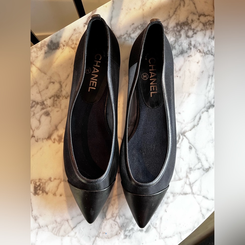 Chanel Interlocking CC Logo Ballet Flats - Picture 2 of 4